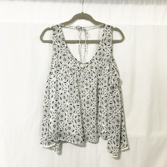 Abercrombie & Fitch cold shoulder top - Picture 3 of 8